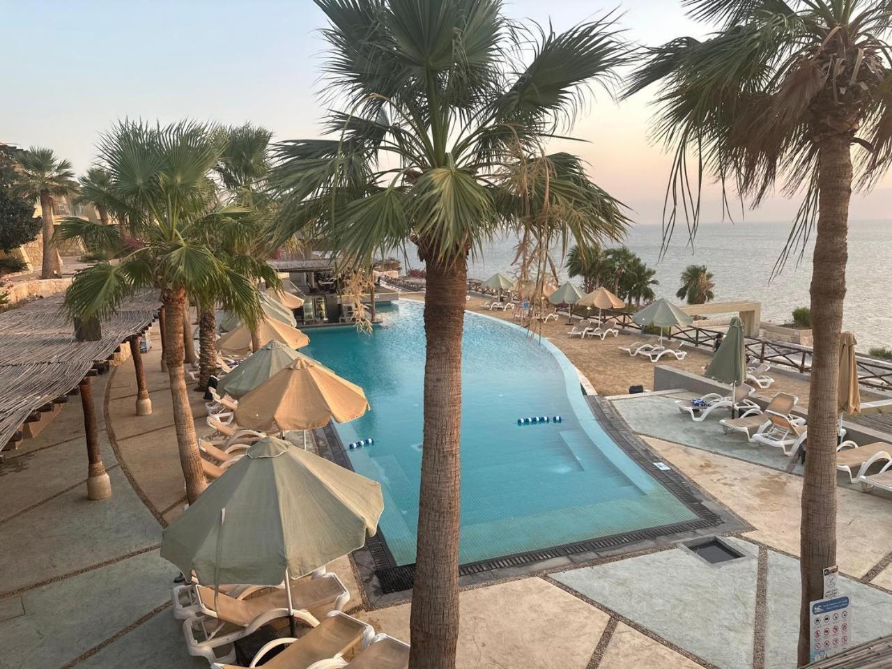 O Beach Hotel & Resort Sweimeh Exteriér fotografie